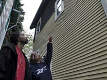 Gloria Lowe and apprentice Travis Rushon. Photo by Amanda Le Claire via YES! Magazine