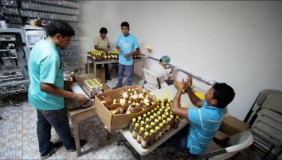 La Leonesa was trying to bring honey in affordable serving-size bags to the local Nicaraguan population. The Working World helped the co-op finance a feasibility study and later the raw materials to begin production. Since that first project, The Working World has helped La Leonesa expand its product base.