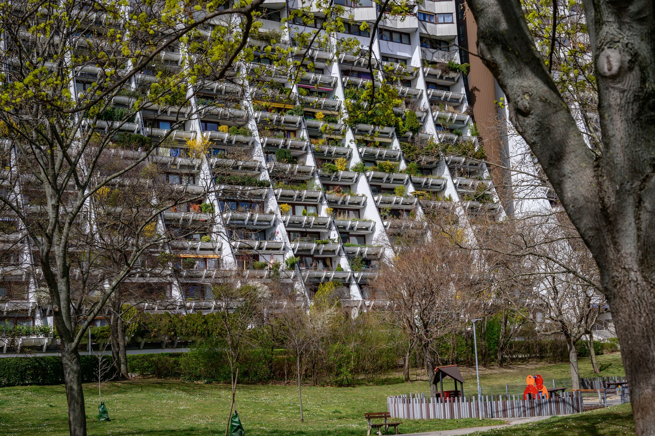  The residential co-op building Alterlaa in Vienna. It was built in the 1970s for low-income households.